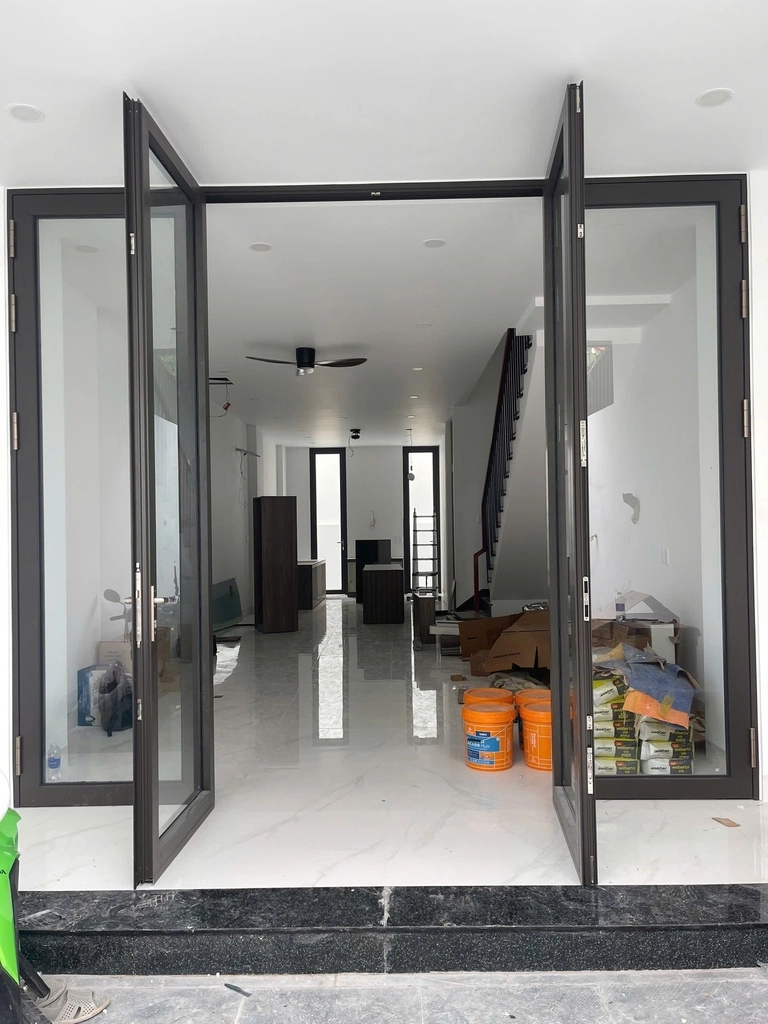 Cầu tạo cửa đi 4 cánh mở quay 