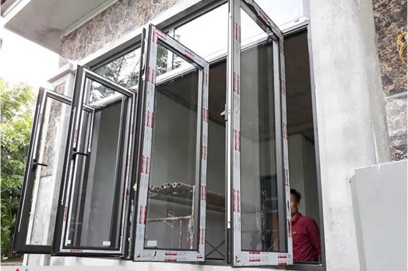 Cửa sổ mở quay 4 cánh nhôm Xingfa
