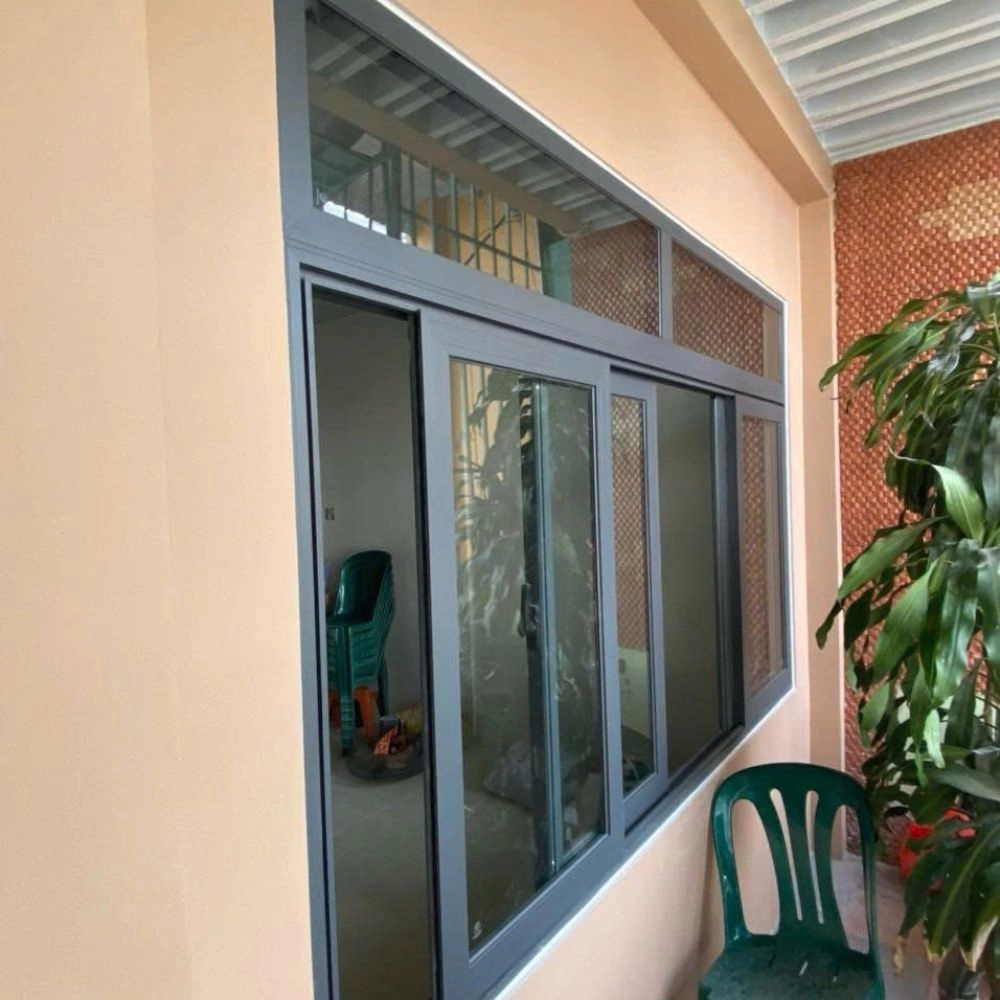 Cửa đi mở trượt 2 cánh nhôm xingfa trong nước màu cà phê