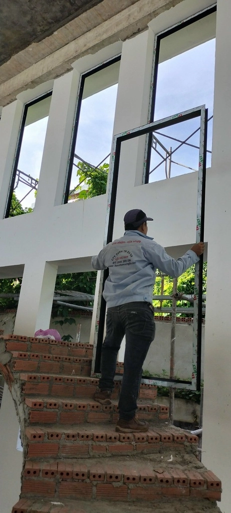 Cửa sổ mở quay nhôm Alukey cách âm cách nhiệt