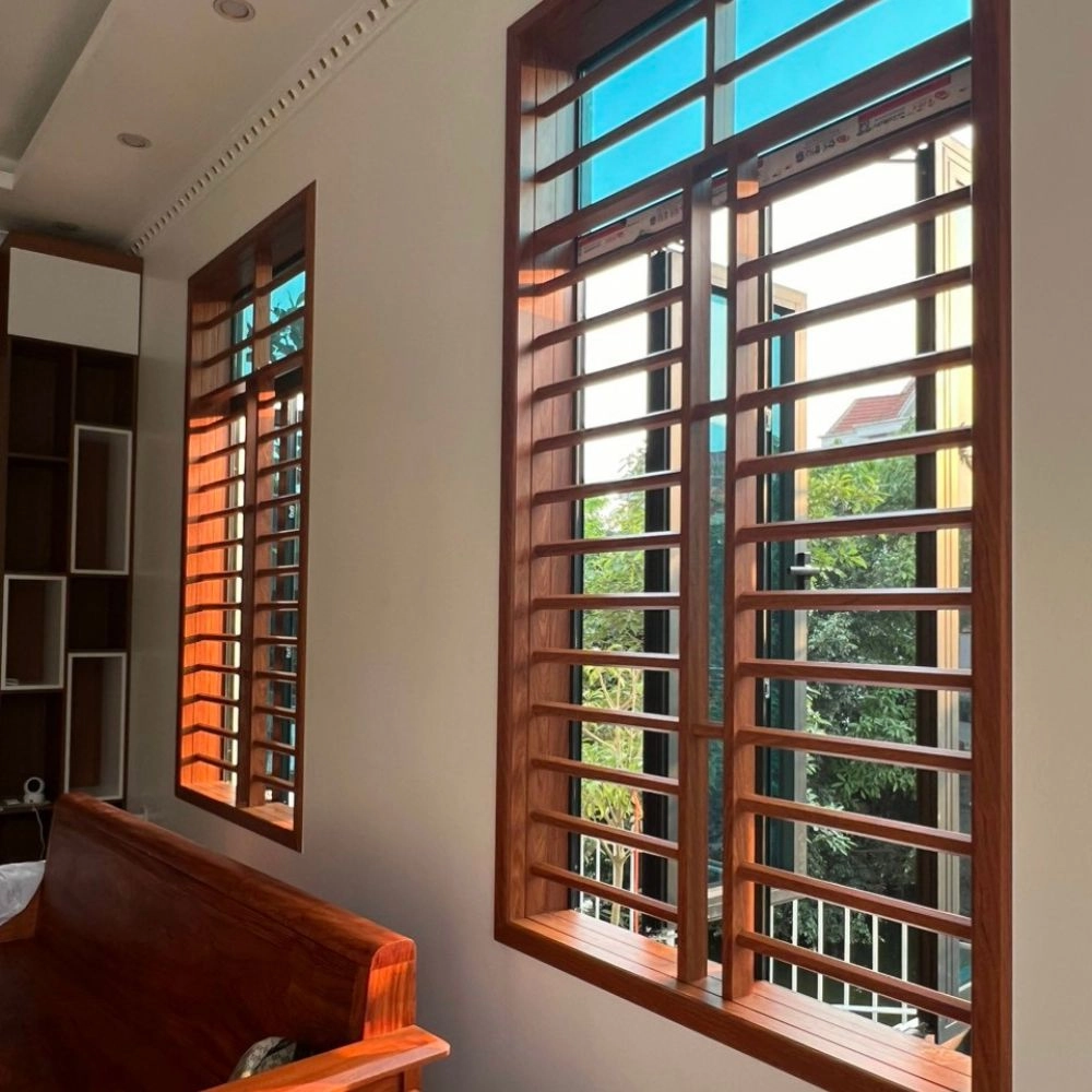 Cửa sổ nhôm có chấn song bảo vệ bên trong